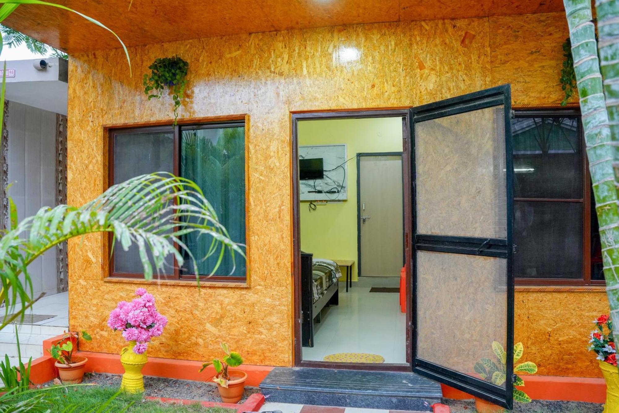 Lotus Pond Resort & Spa Bapatla Bagian luar foto